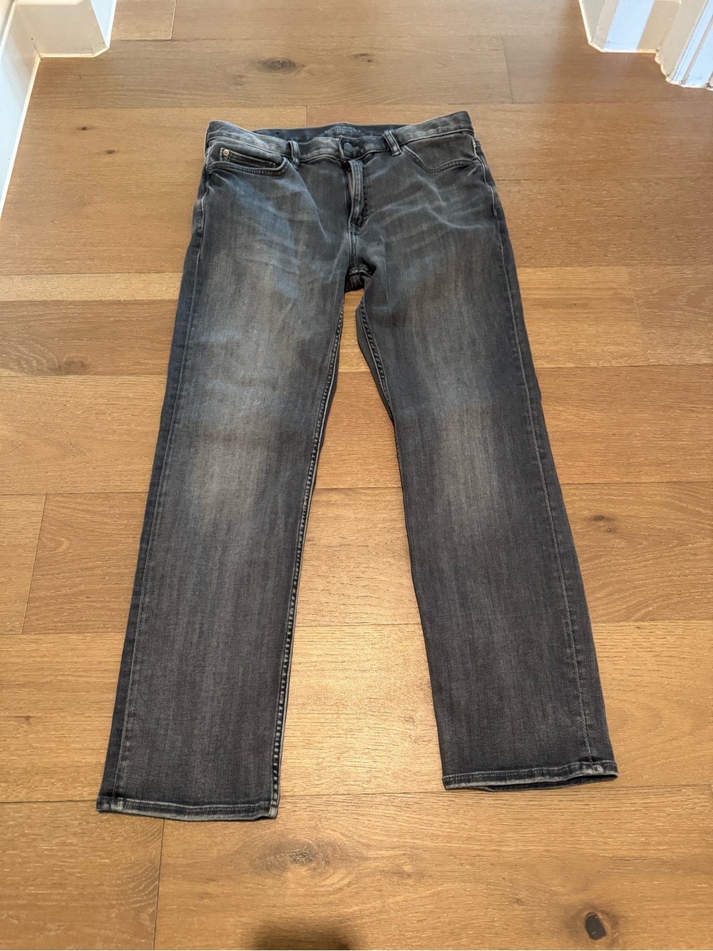 Banana Republic Straight Jeans in Washed Gray